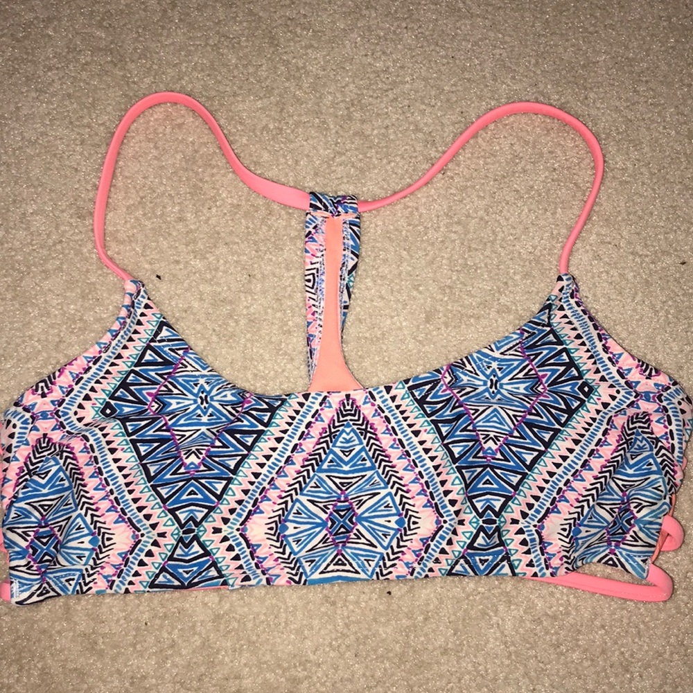Patterned bikini top